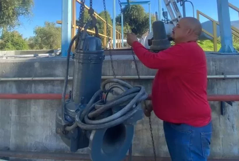 Foto de personal de Power Depot realizando Rebombeo de agua limpia y aguas residuales
